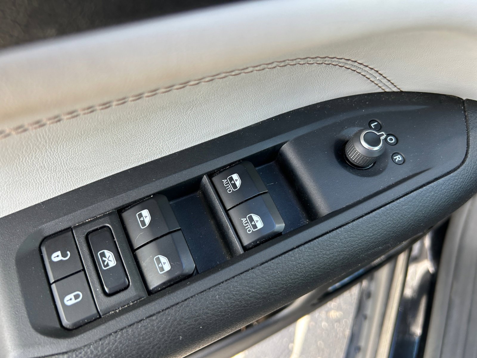 Used 2024 Jeep Compass Limited AWD/4WD image 25