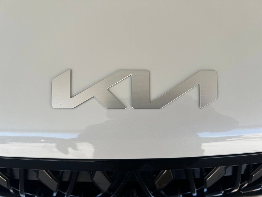 Certified 2025 Kia Carnival FWD image 27