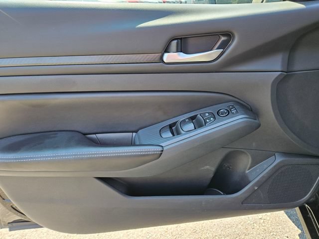 Used 2024 Nissan Altima 2.5 SV FWD image 25