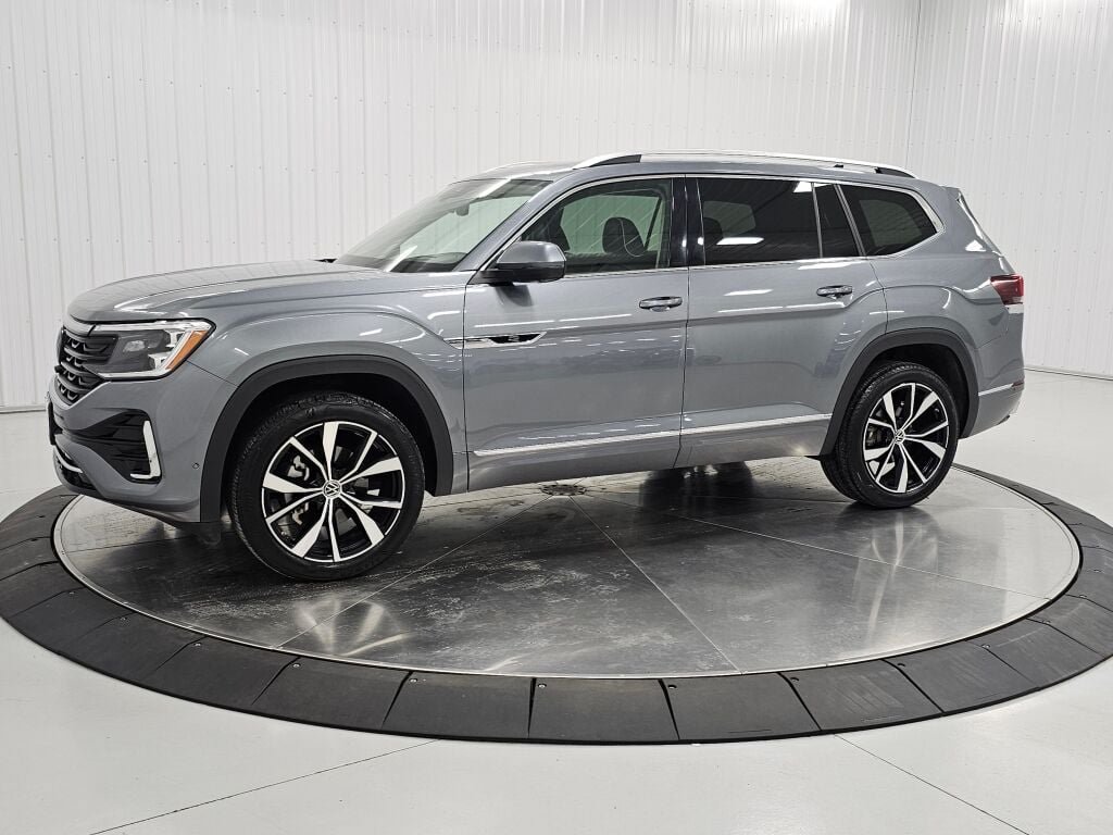 Used 2024 Volkswagen Atlas SEL Premium R-Line AWD/4WD image 1