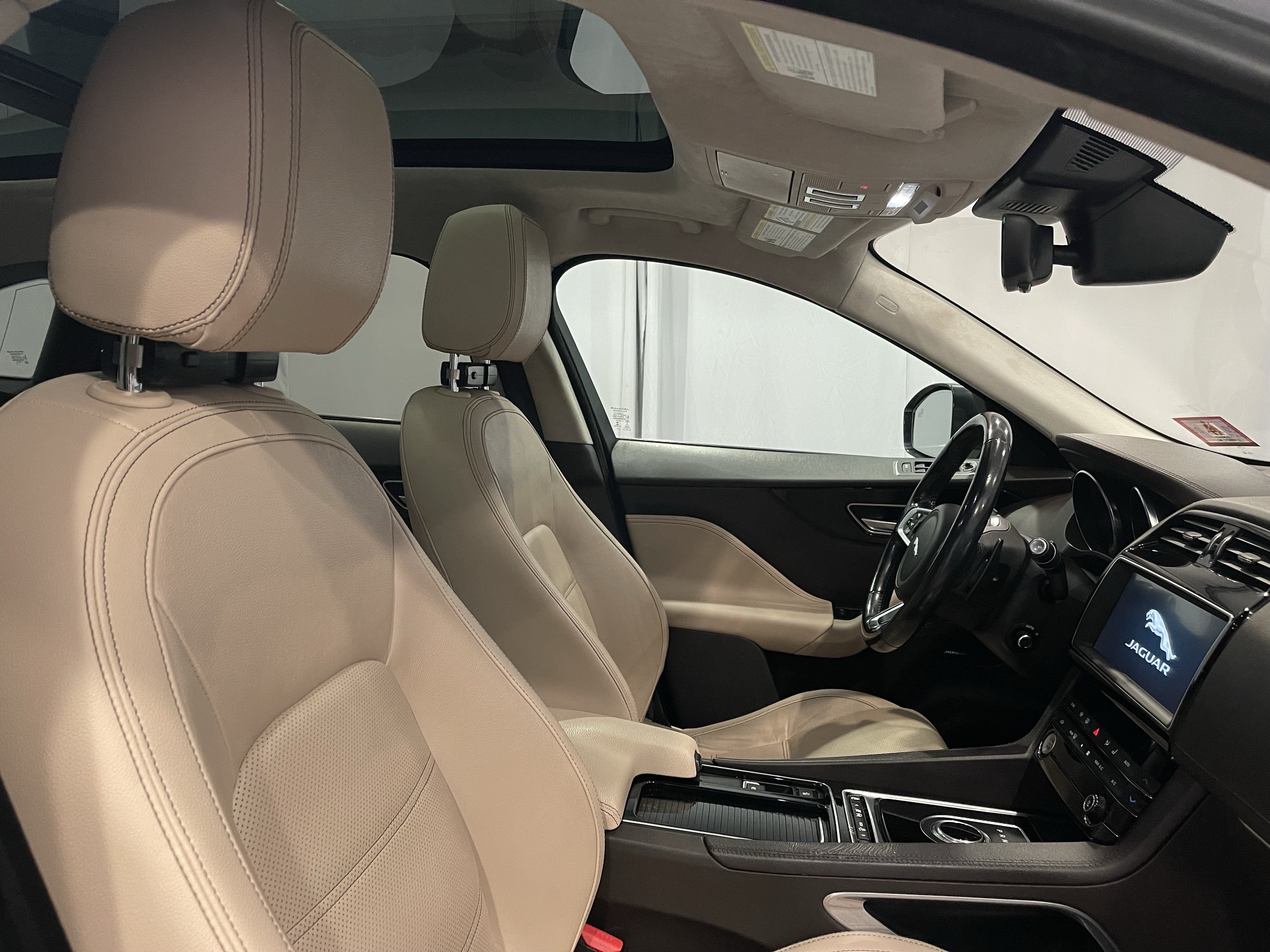 Used 2019 Jaguar F-PACE Prestige AWD/4WD image 15