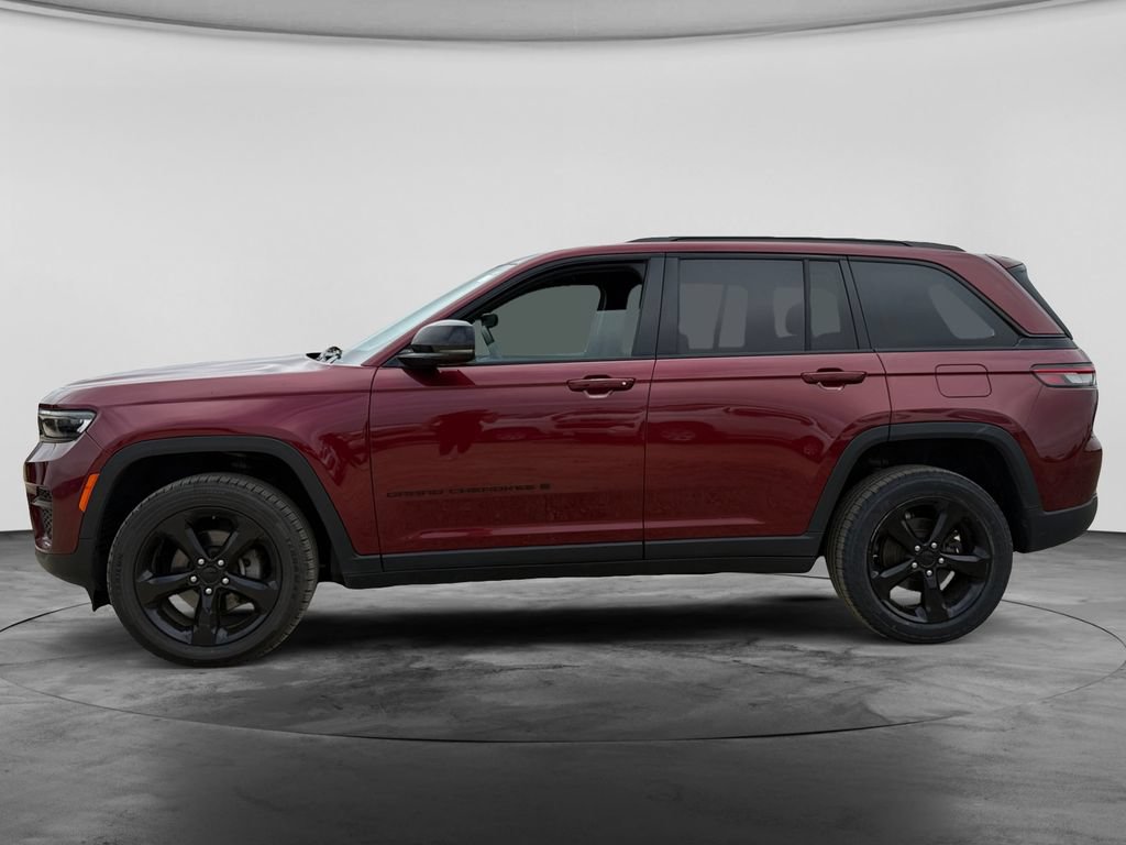 Used 2023 Jeep Grand Cherokee Altitude AWD/4WD image 6