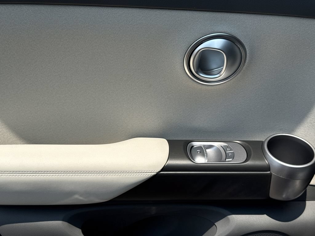 New 2026 Genesis GV60 RWD image 22