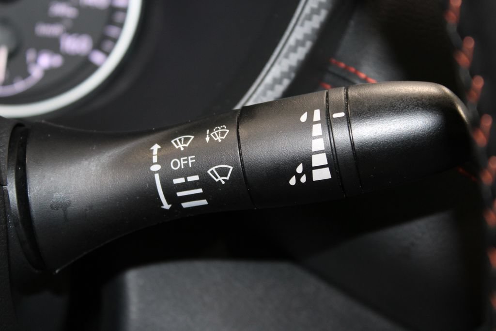 Used 2025 Nissan Sentra SR FWD image 35