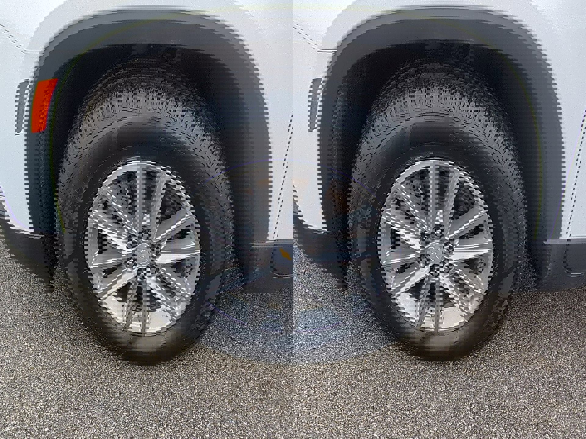 Certified 2023 Chevrolet Traverse LT image 32