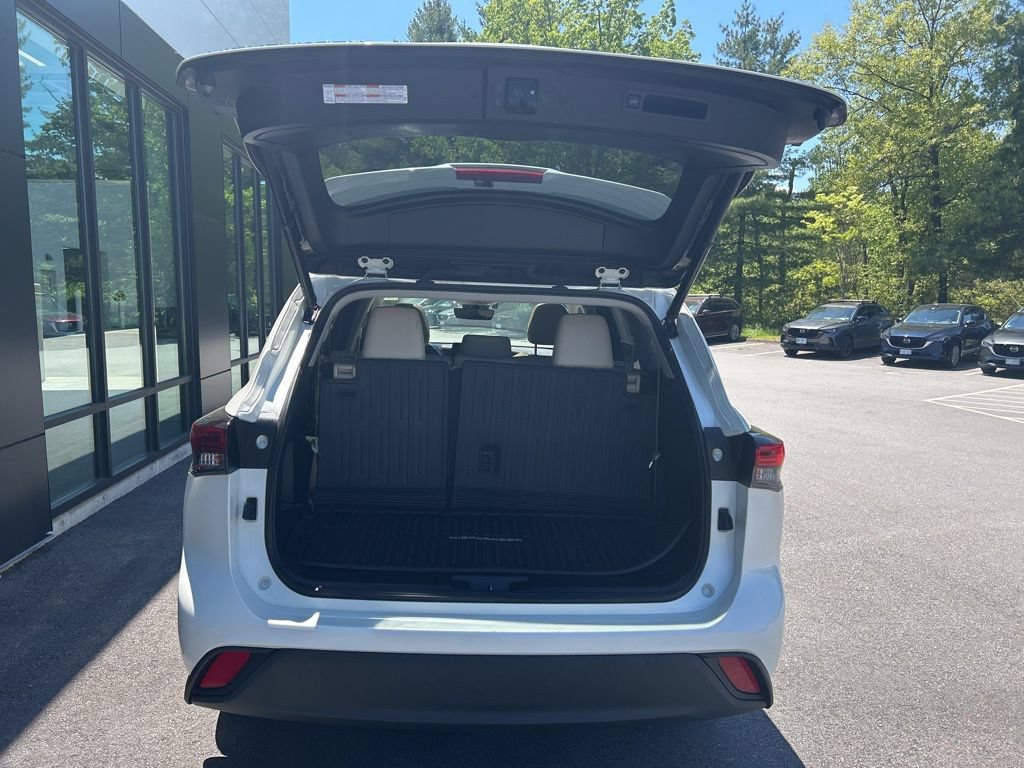 Used 2020 Toyota Highlander XLE AWD/4WD image 7