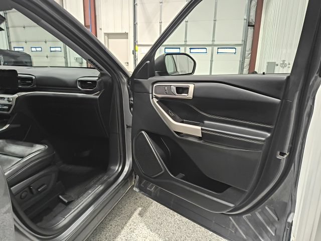 Used 2021 Ford Explorer XLT w/ Equipment Group 202A AWD/4WD image 25
