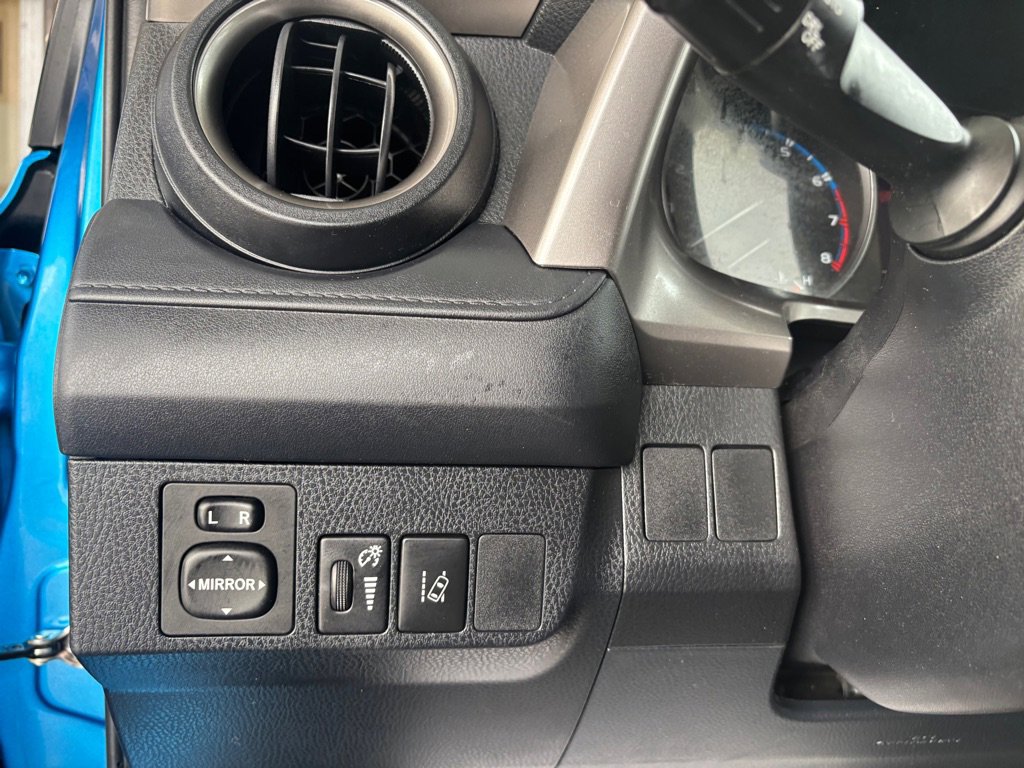 Used 2018 Toyota RAV4 LE w/ All Weather Liner Package image 20
