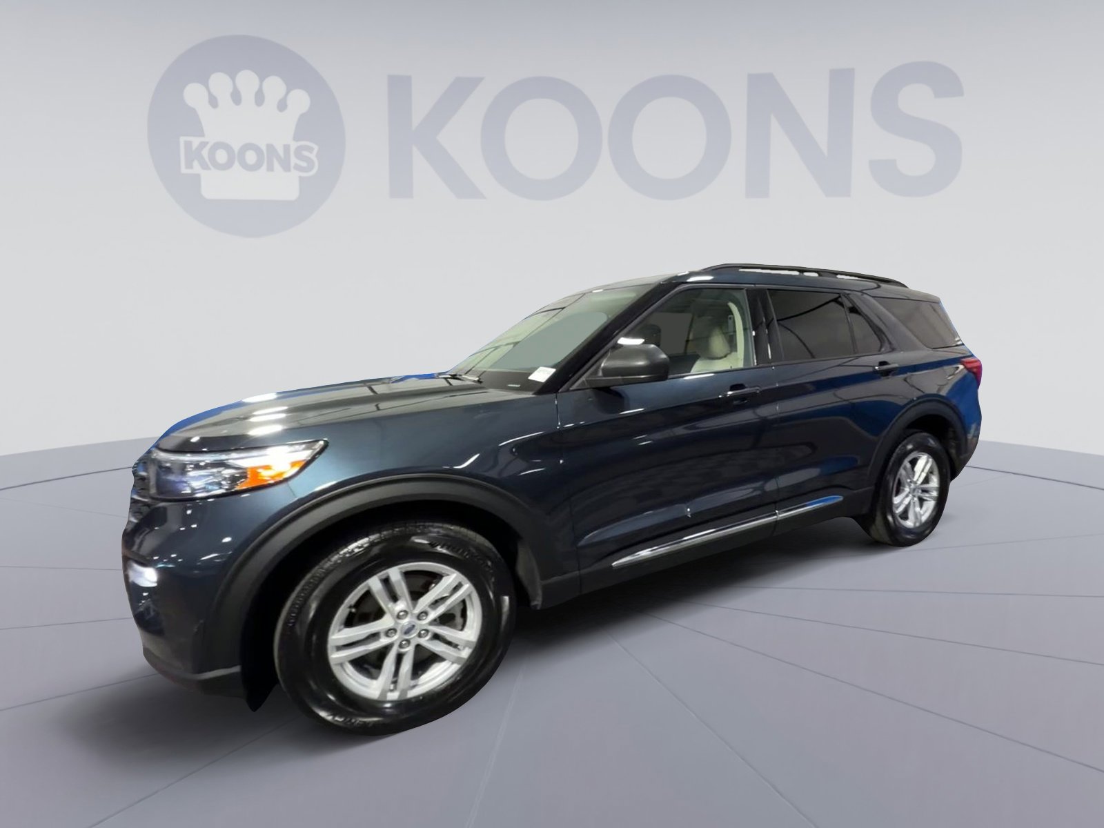 Used 2022 Ford Explorer XLT w/ Equipment Group 202A image 5