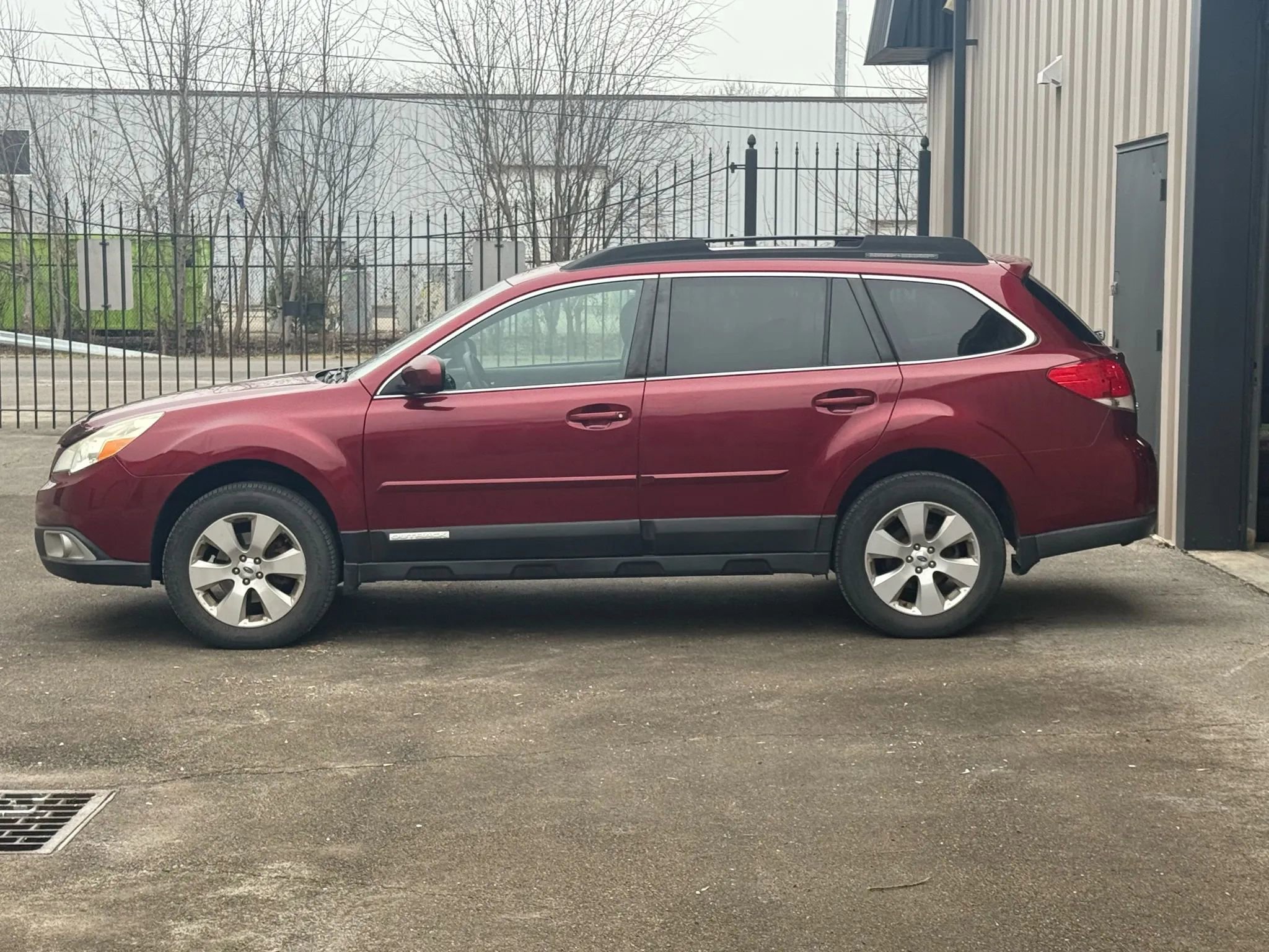 Used 2012 Subaru Outback 2.5i Limited w/ Moonroof Pkg image 4