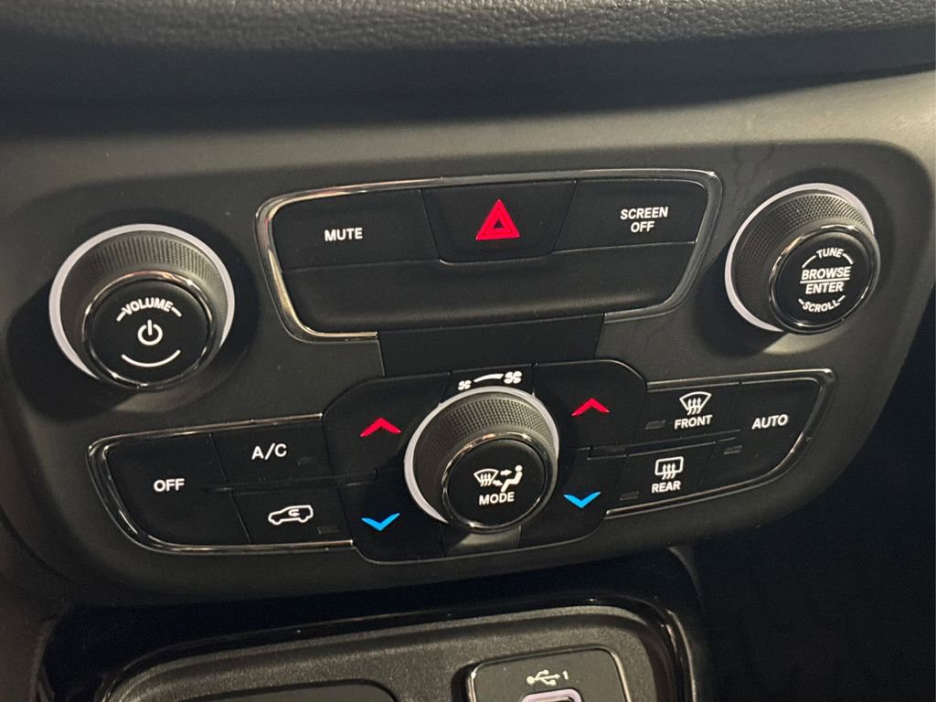 Used 2020 Jeep Compass Latitude AWD/4WD image 30