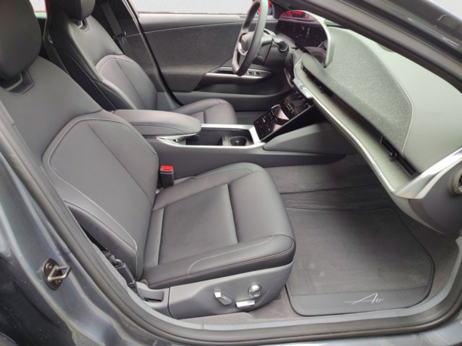 Used 2024 Lucid Air Pure RWD image 19