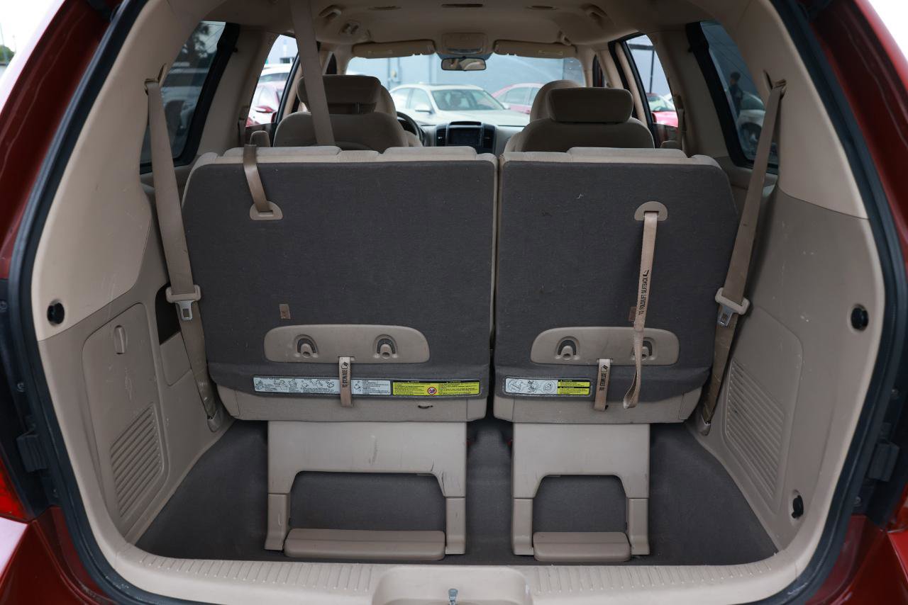 Used 2008 Kia Sedona LX image 25