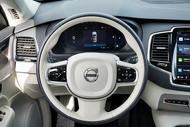 Used 2025 Volvo XC90 B6 Plus w/ Protection Package Premier image 21