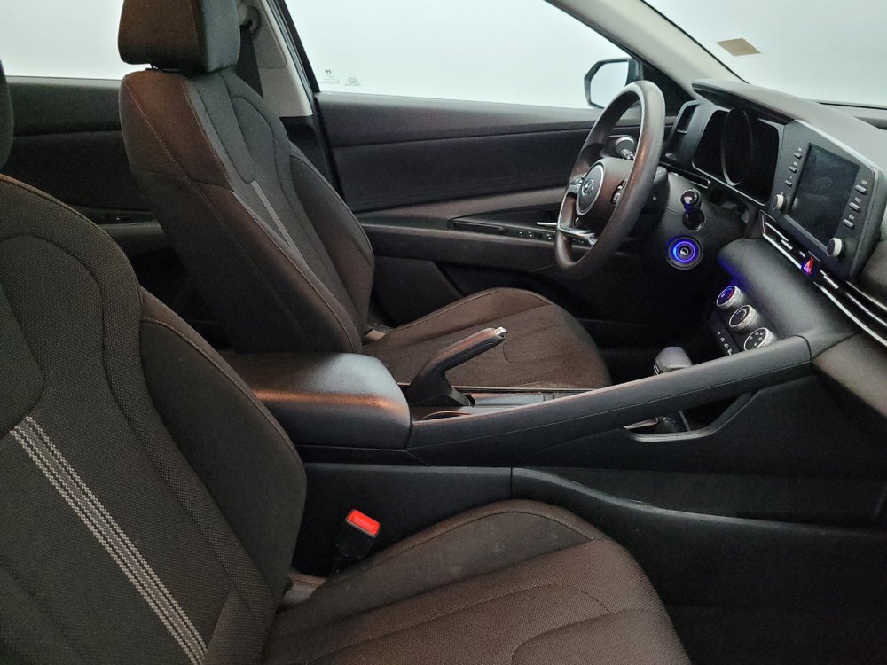 Used 2021 Hyundai Elantra SE FWD image 21