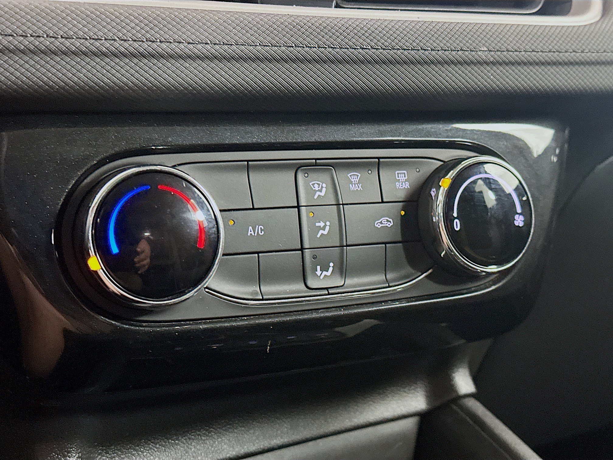 Used 2024 Chevrolet TrailBlazer LT AWD/4WD image 23
