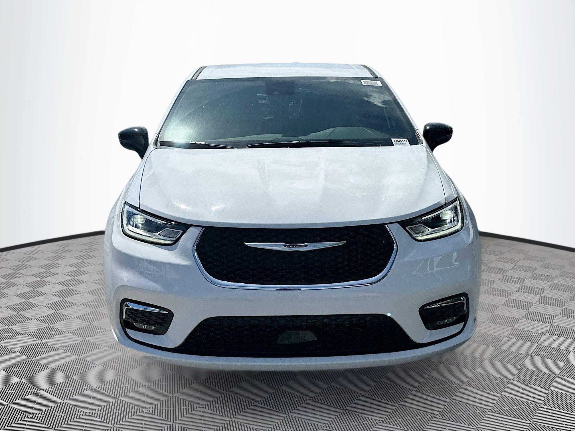 New 2026 Chrysler Pacifica Select image 2