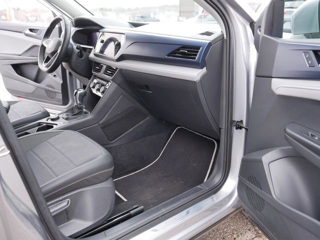 Certified 2023 Volkswagen Taos SE w/ Black Wheel Package image 20