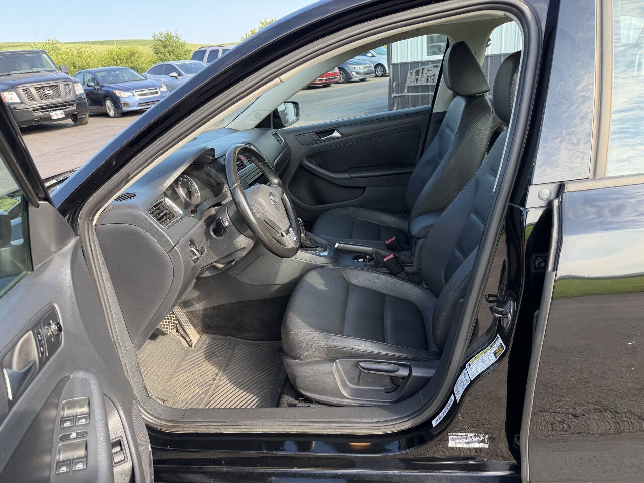 Used 2012 Volkswagen Jetta SE FWD image 12