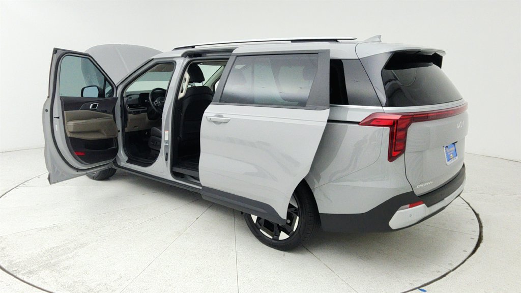 Used 2026 Kia Carnival EX FWD image 11