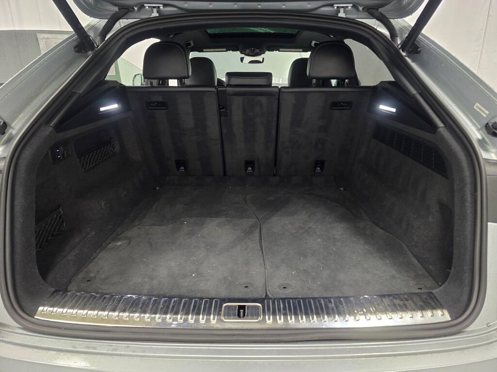 Used 2024 Audi Q8 Prestige w/ Prestige Package image 11