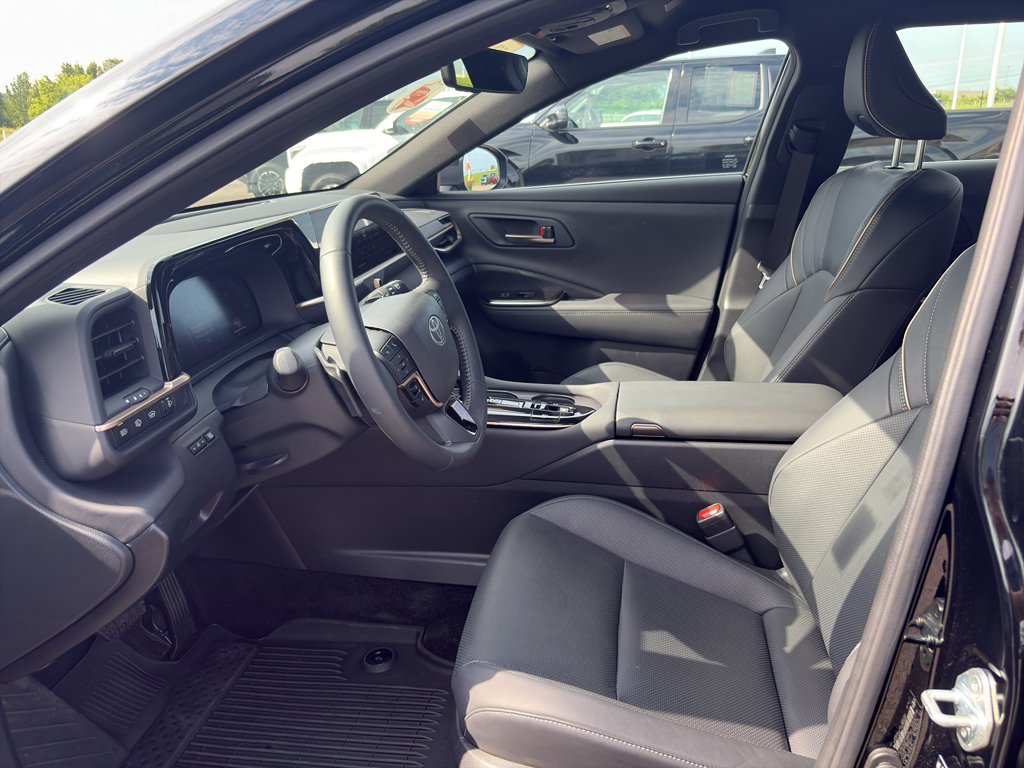Certified 2025 Toyota Crown Signia AWD/4WD image 9