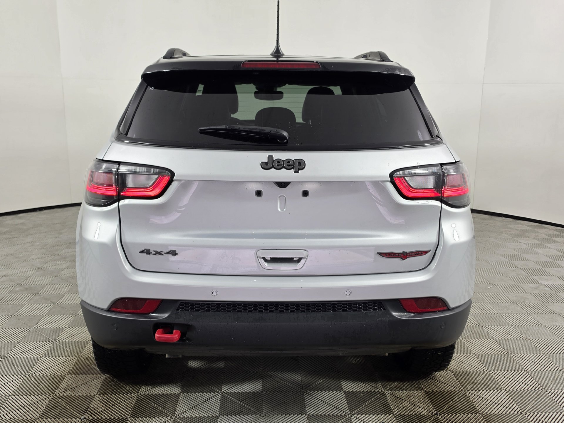 Used 2025 Jeep Compass Trailhawk w/ Trailhawk Elite Group AWD/4WD image 46