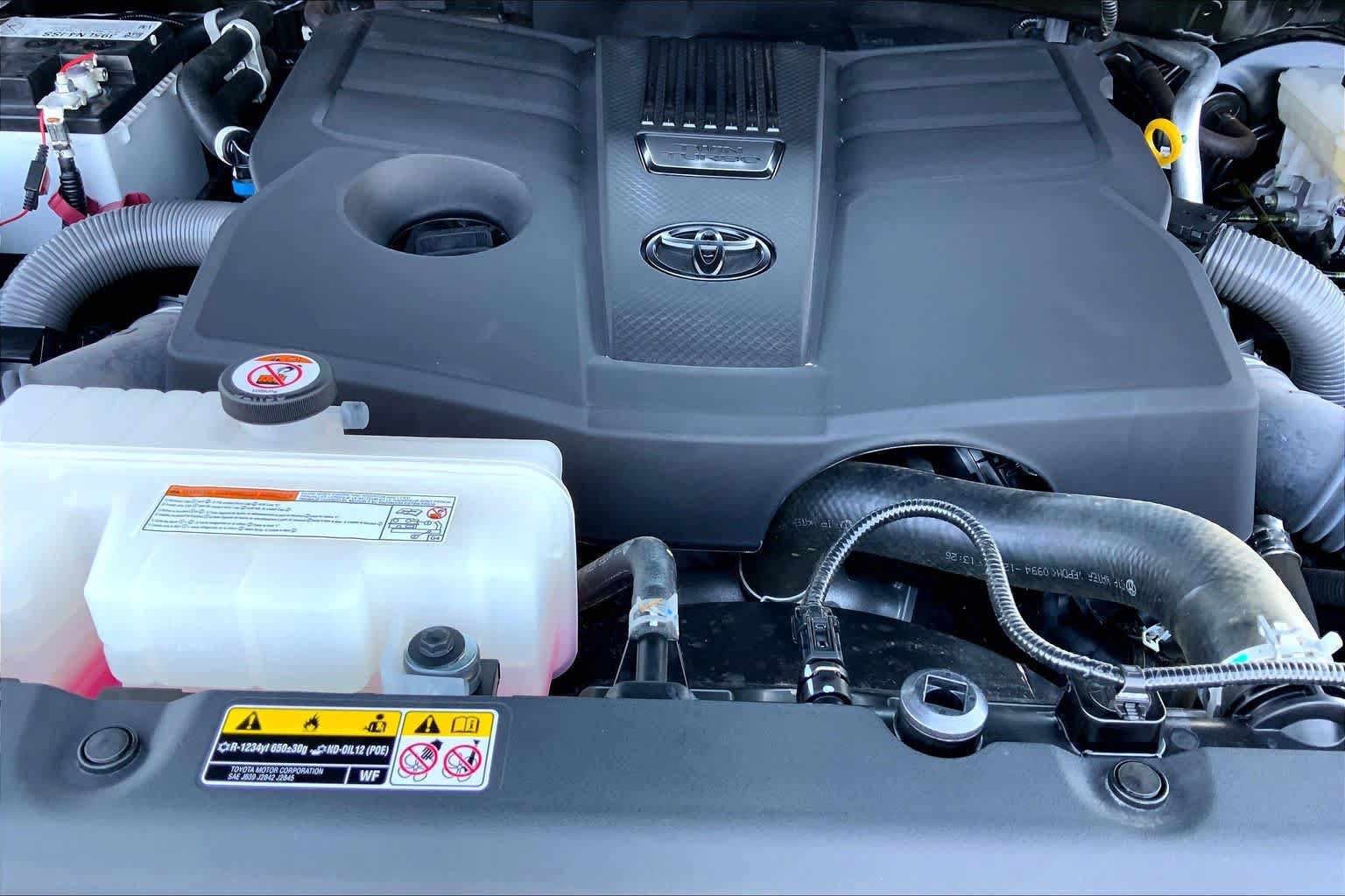 Used 2024 Toyota Tundra Platinum AWD/4WD image 33