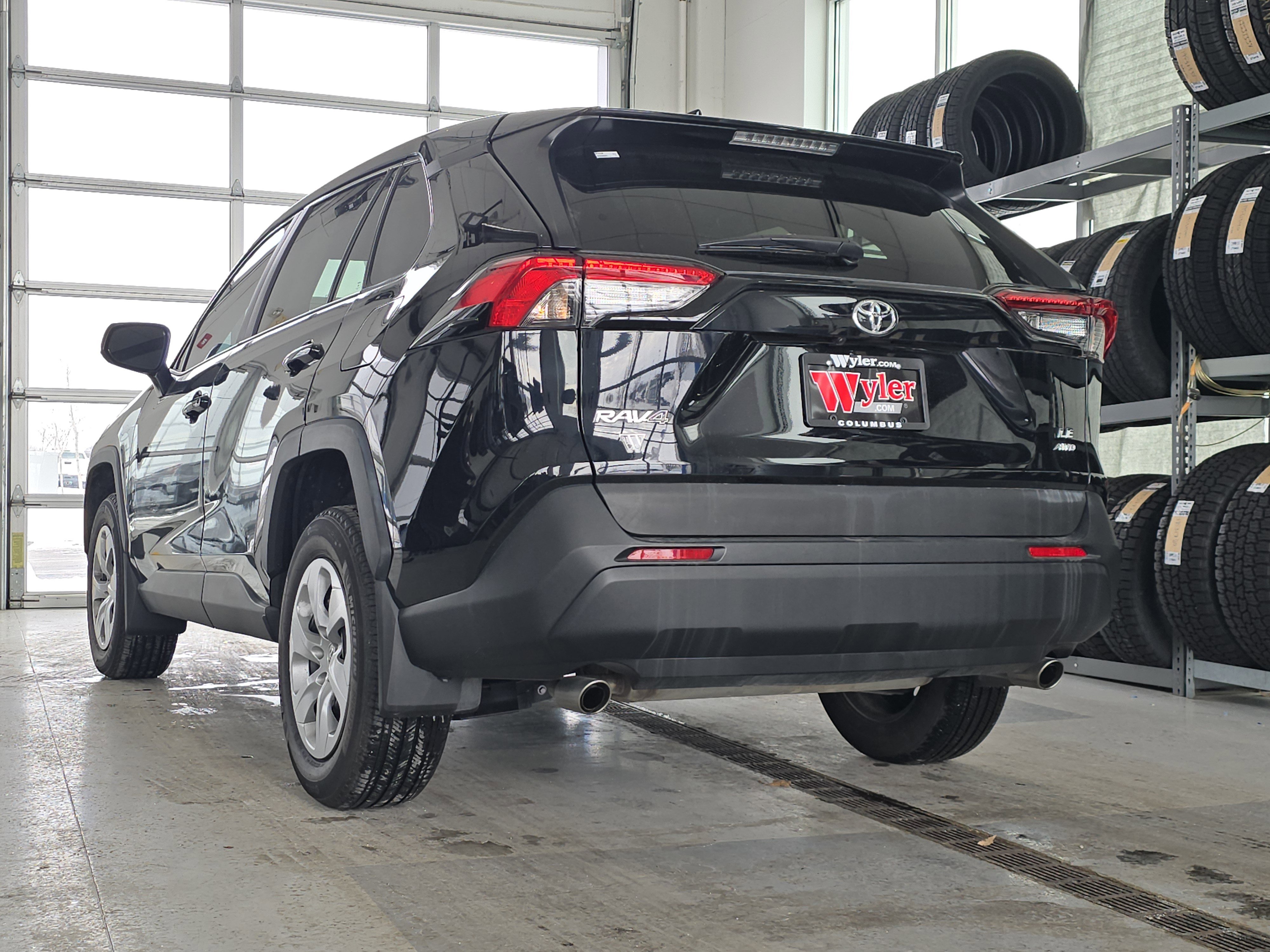 Used 2022 Toyota RAV4 LE image 7