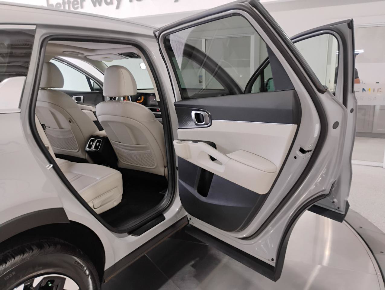 Used 2025 Kia Sorento S w/ Panoramic Sunroof Package FWD image 44