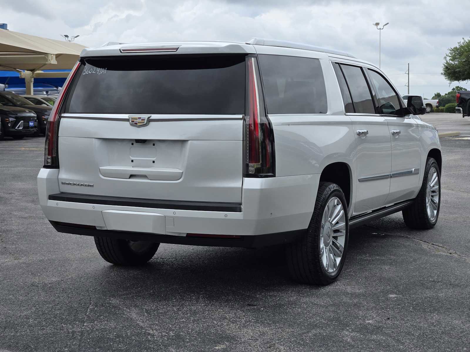 Used 2019 Cadillac Escalade ESV Platinum AWD/4WD image 7