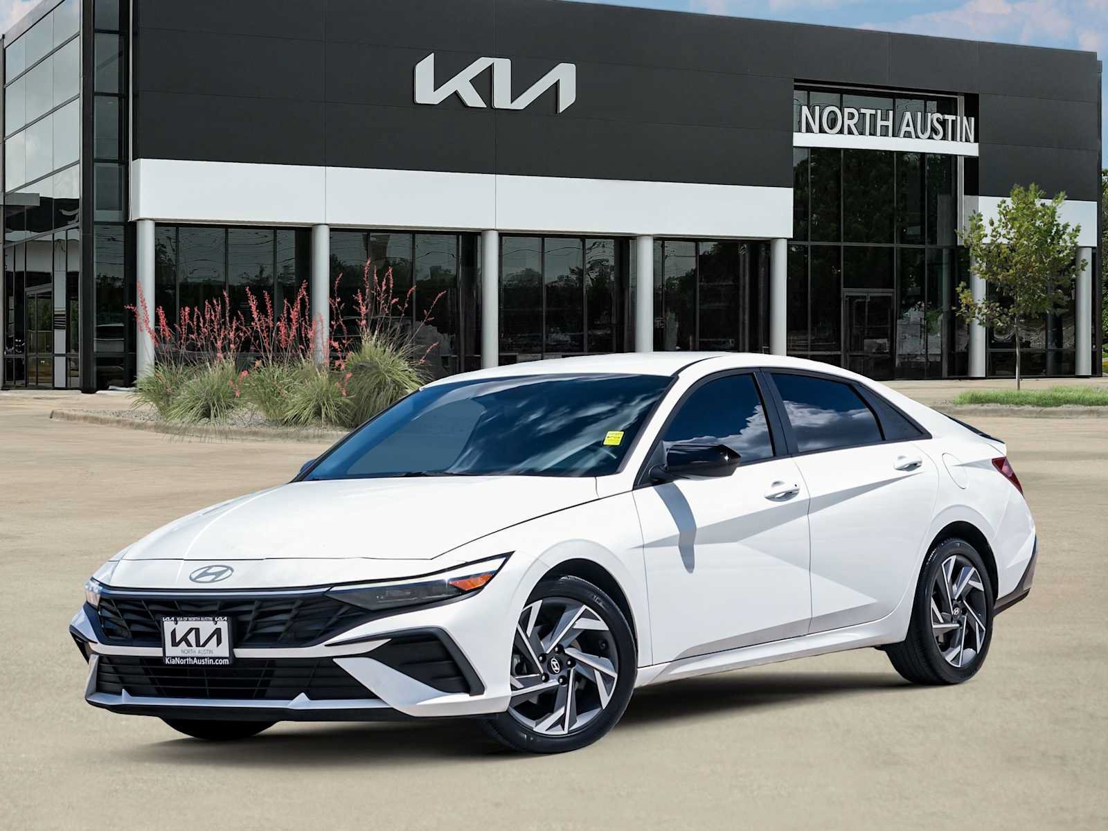 Used 2025 Hyundai Elantra Sport FWD image 1