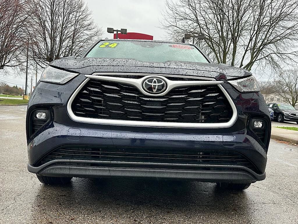 Certified 2024 Toyota Highlander XLE image 9
