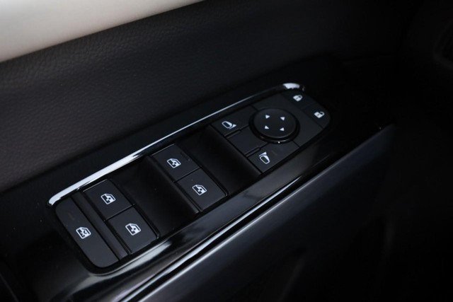 Certified 2025 Nissan Pathfinder SL FWD image 21