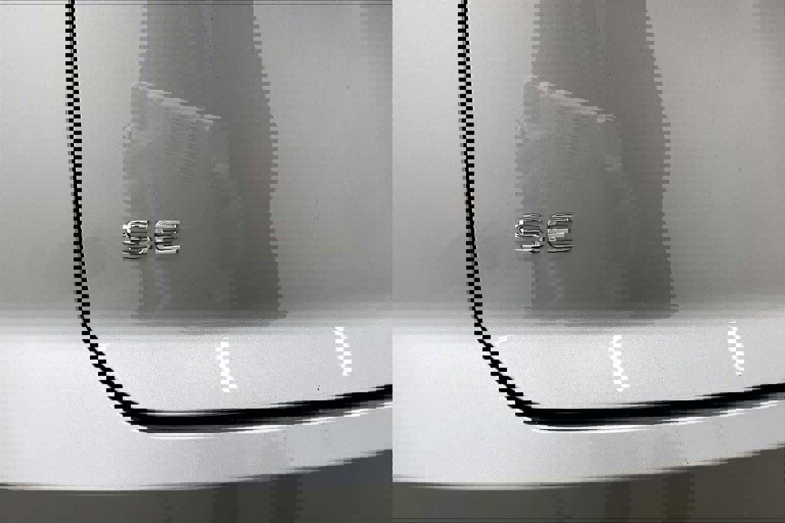 Used 2024 Volkswagen Atlas Cross Sport SE w/ Panoramic Sunroof Package image 10