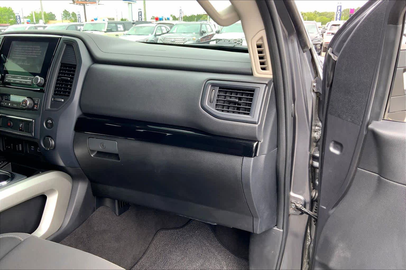 Used 2023 Nissan Titan SV w/ SV Convenience Package AWD/4WD image 18