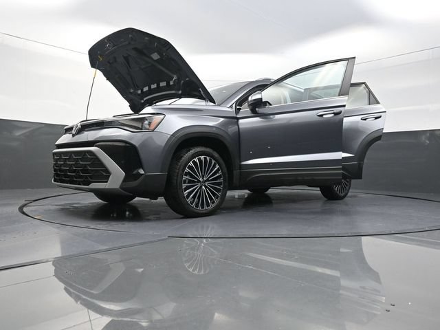 Used 2026 Volkswagen Taos SE FWD image 40