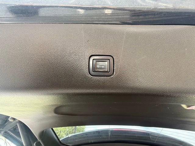 Used 2021 Chevrolet Traverse LT w/ LT Premium Package FWD image 33