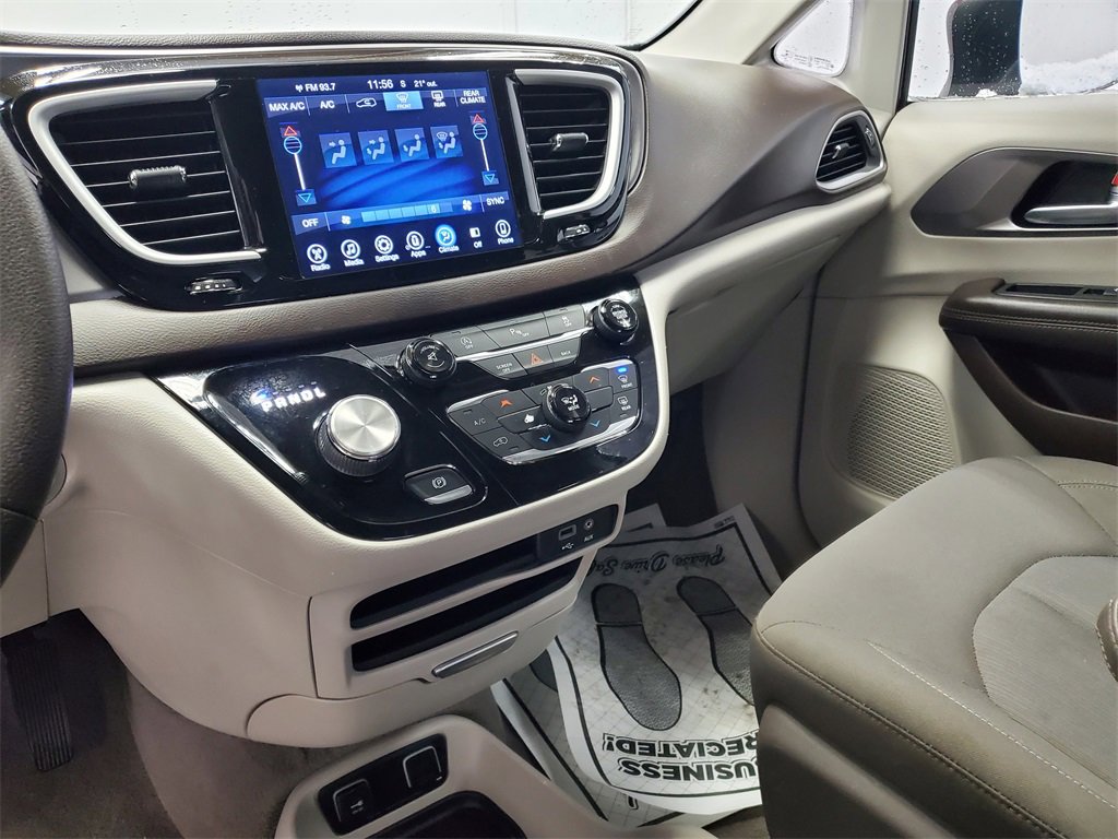 Used 2017 Chrysler Pacifica Touring image 15