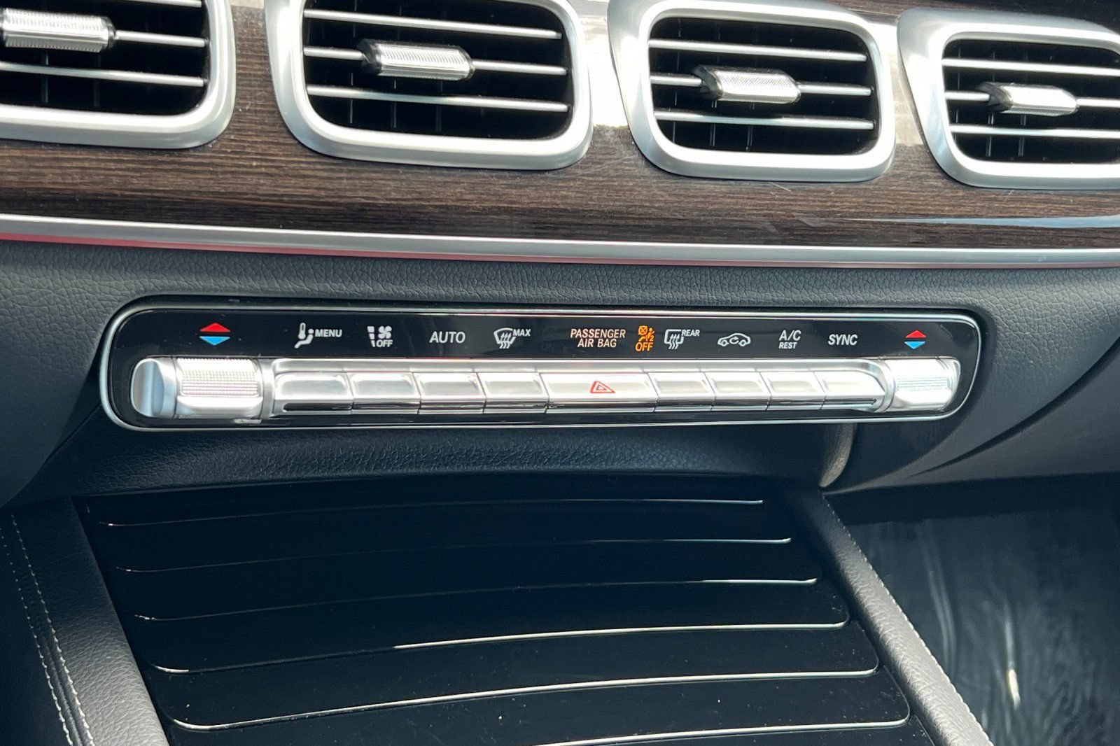 Used 2025 Mercedes-Benz GLS 450 4MATIC image 25