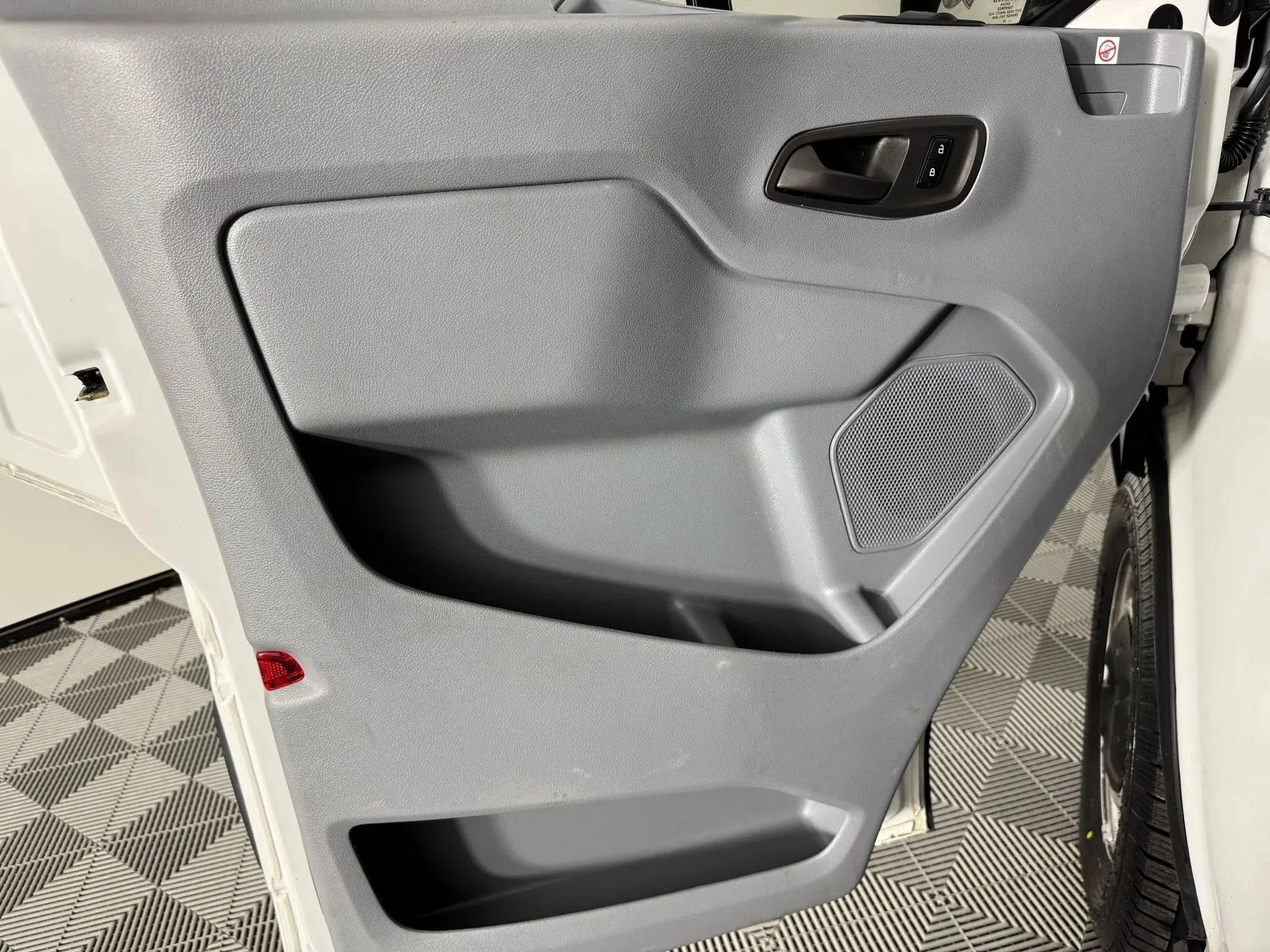 Used 2019 Ford Transit 250 148 Low Roof RWD image 31
