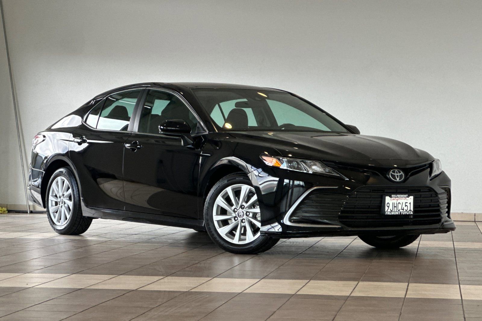 Certified 2022 Toyota Camry LE FWD image 2