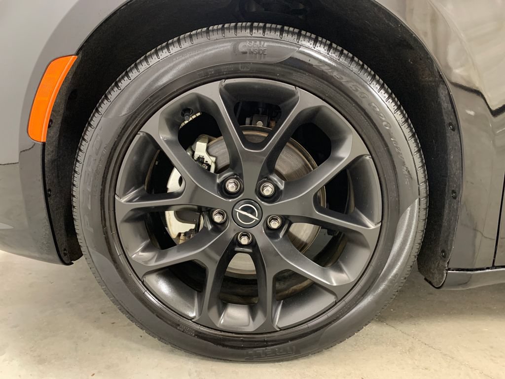 Used 2025 Chrysler Pacifica Limited FWD image 2
