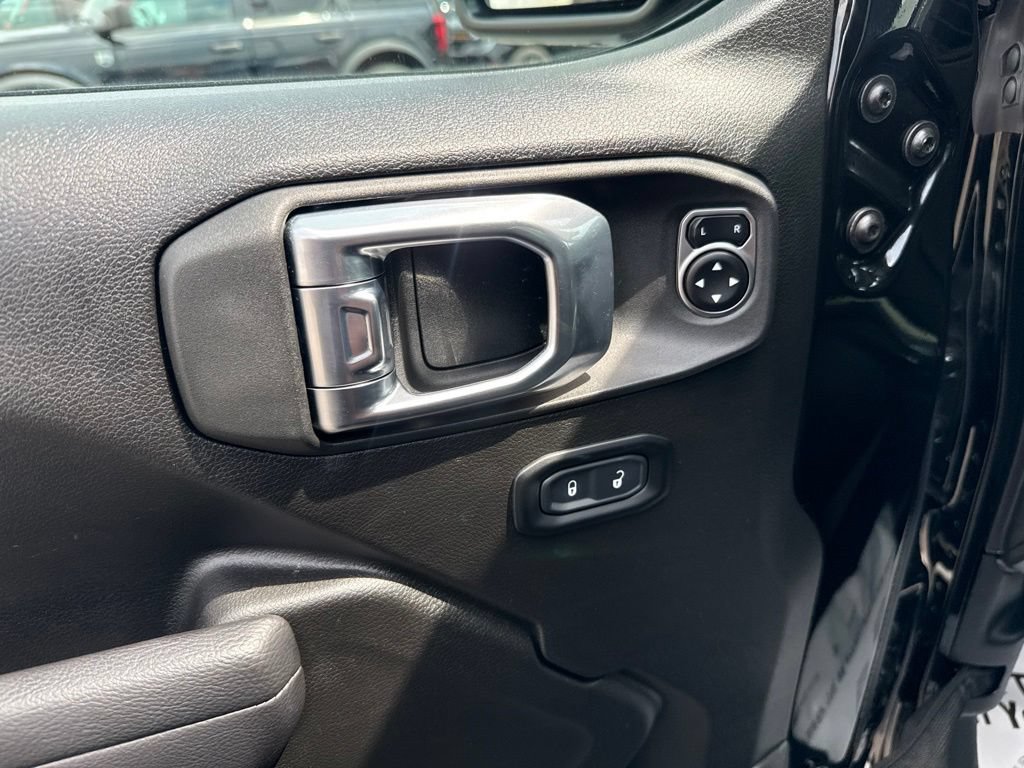 Used 2024 Jeep Wrangler Unlimited AWD/4WD image 11