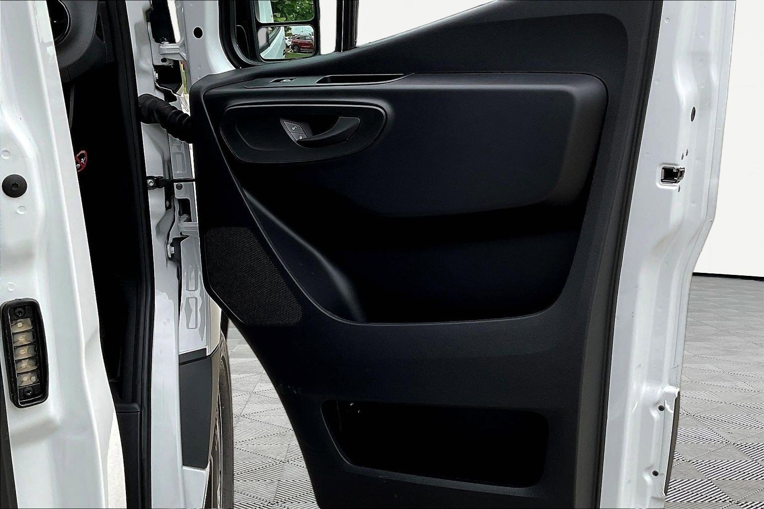 Used 2025 Mercedes-Benz Sprinter 2500 image 26