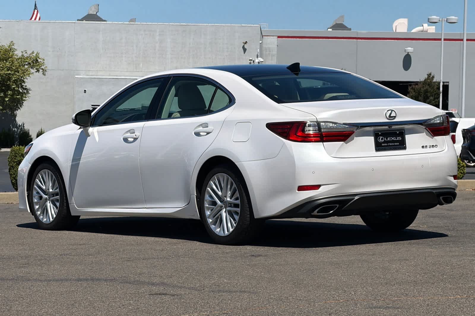 Used 2016 Lexus ES 350 w/ Luxury Package w/Wood Trim FWD image 7