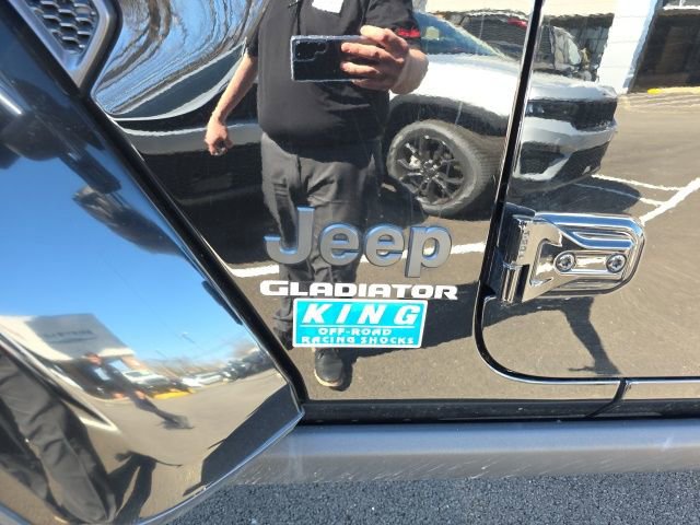 Used 2022 Jeep Gladiator Overland image 32