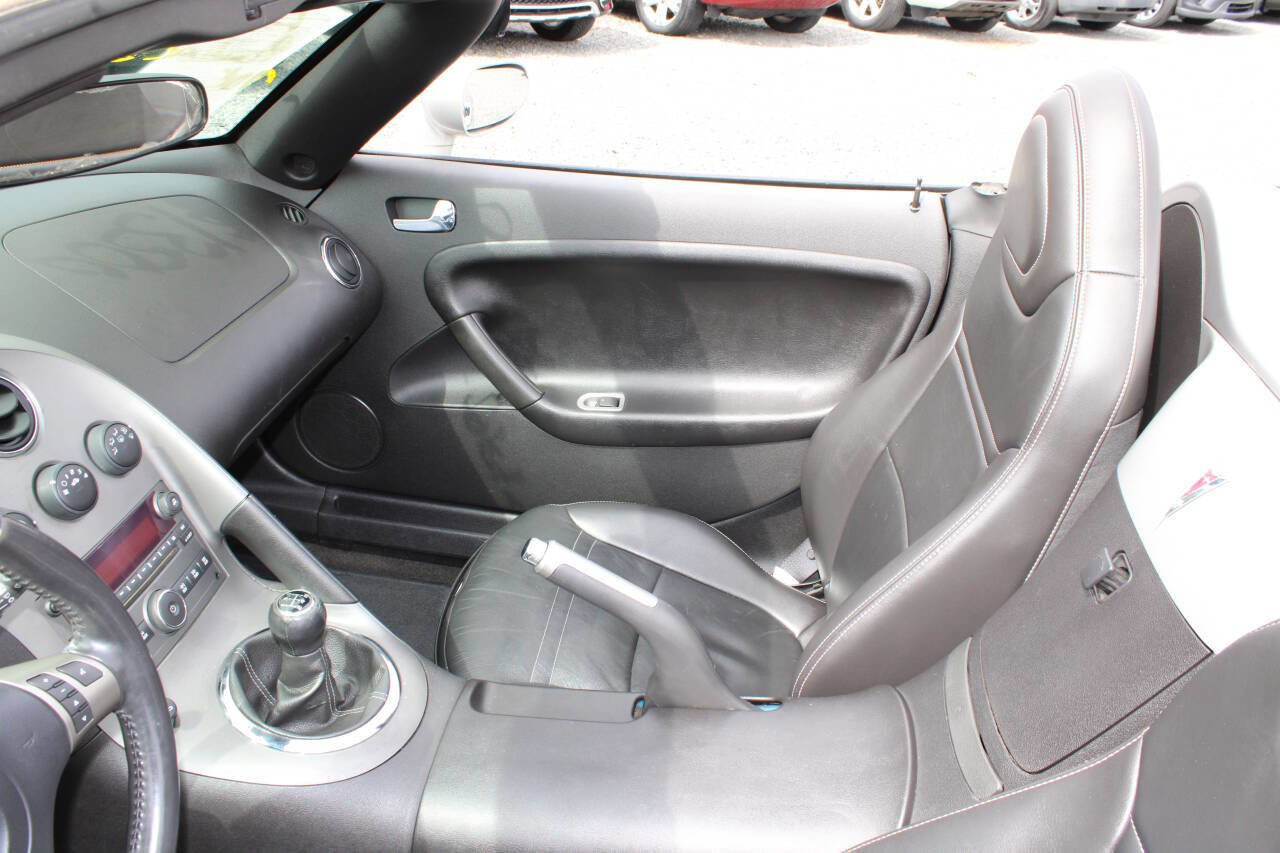 Used 2006 Pontiac Solstice Convertible w/ Premium Package image 18