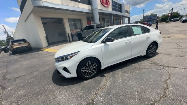 Certified 2023 Kia Forte GT-Line FWD image 4