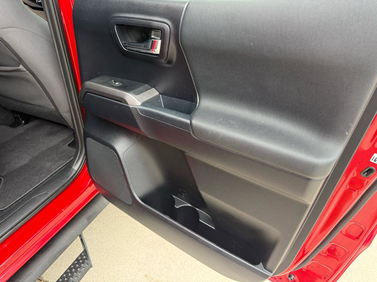 Used 2018 Toyota Tacoma TRD Off-Road AWD/4WD image 16